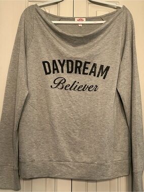 Daydream Believer Gray Women's Pullover Sweatshirt NWOT